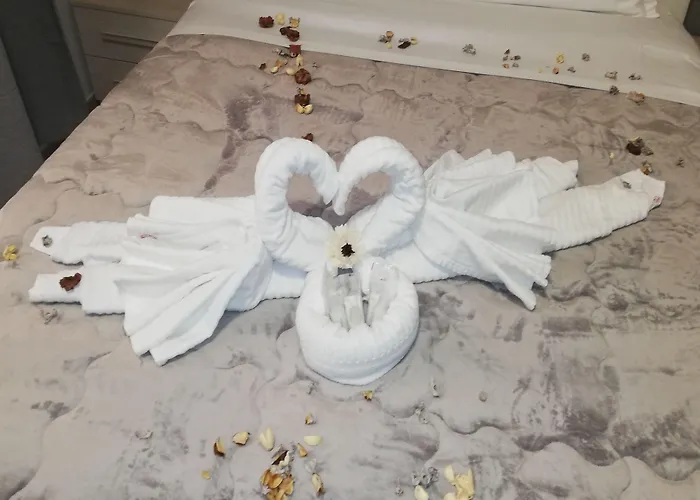 Konukevi Garden's Elide 4*